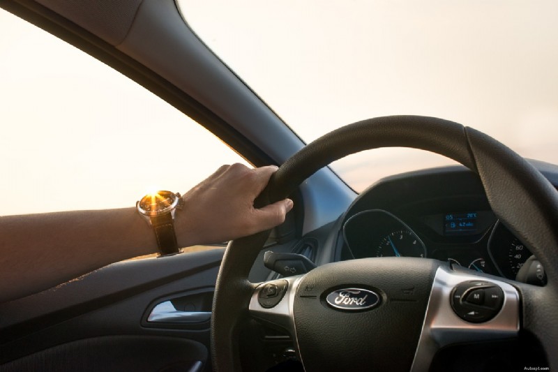 5 essentiële autovaardigheden die tieners moeten beheersen 