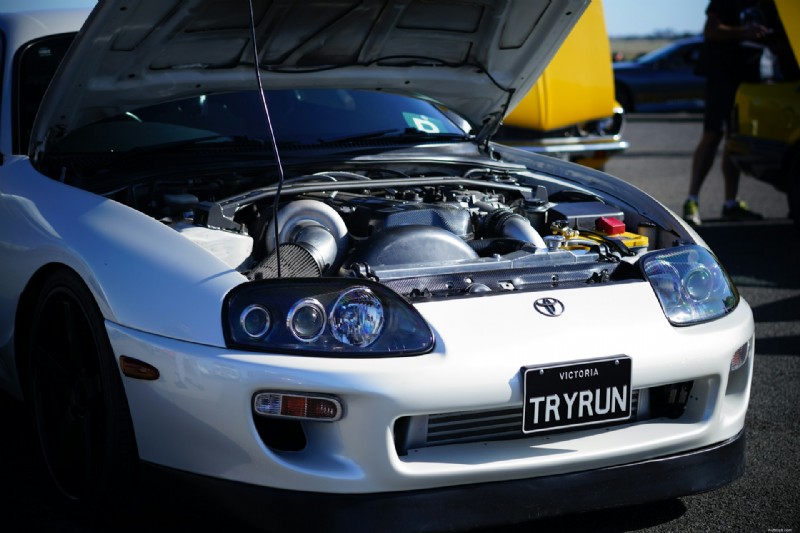 Turbomotoren versus motoren met supercharger:wat is het beste voor wegen in de VAE? 
