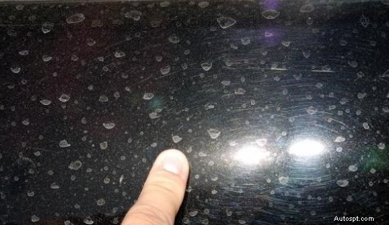 Effectieve manieren om watervlekken uit uw auto te verwijderen 