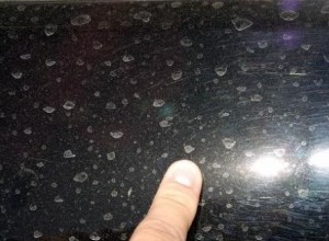 Effectieve manieren om watervlekken uit uw auto te verwijderen 