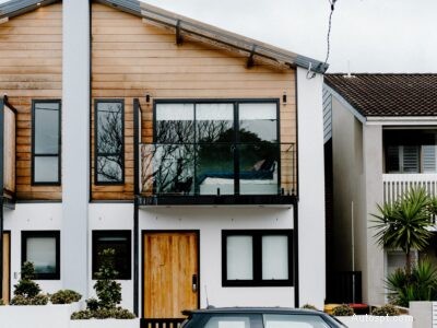6 essentiële stappen die u onmiddellijk moet nemen nadat u een nieuwe auto heeft gekocht 