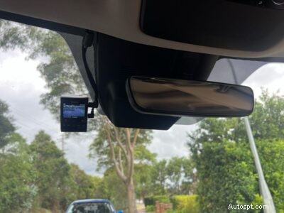 Professionele eenkanaals dashcaminstallatie – opname in vooraanzicht 