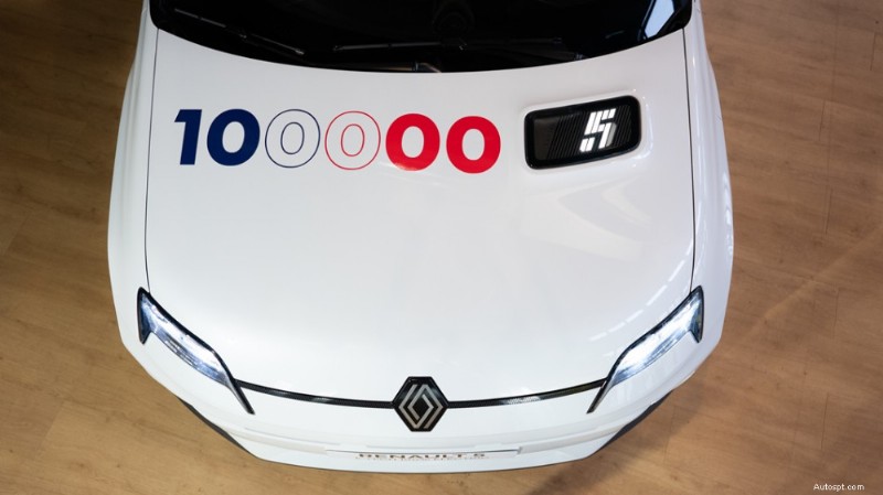 Renault bereikt 100.000 5E-Tech EV’s in Douai, wat de uitmuntende Franse productie benadrukt 