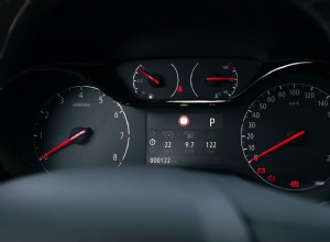 Waarschuwingslichten op autodashboard decoderen:wat ze betekenen en hoe u erop kunt reageren 