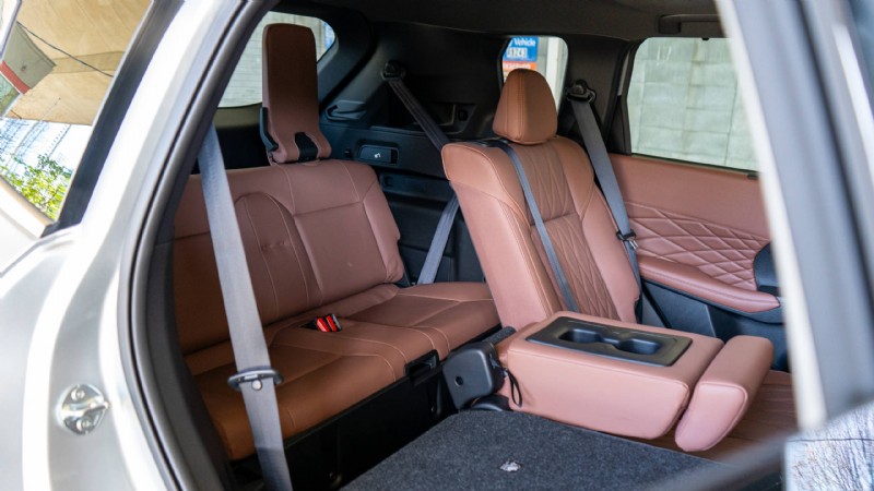 Kort testrapport Mitsubishi Outlander 2026:luxueuze, praktische SUV met drie zitrijen voor stedelijke gezinnen 
