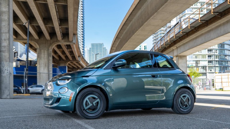 2026 Nissan LEAF versus Fiat 500e:deskundige EV-vergelijking en -recensie 