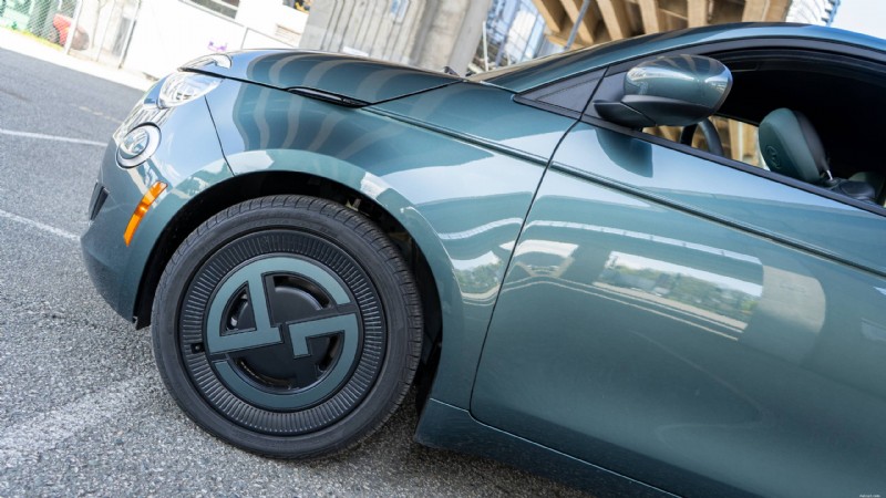 2026 Nissan LEAF versus Fiat 500e:deskundige EV-vergelijking en -recensie 