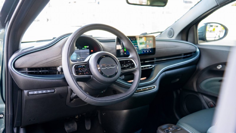 Review Fiat 500e Giorgio Armani 2025:waarom deze modieuze stads-EV opvalt 