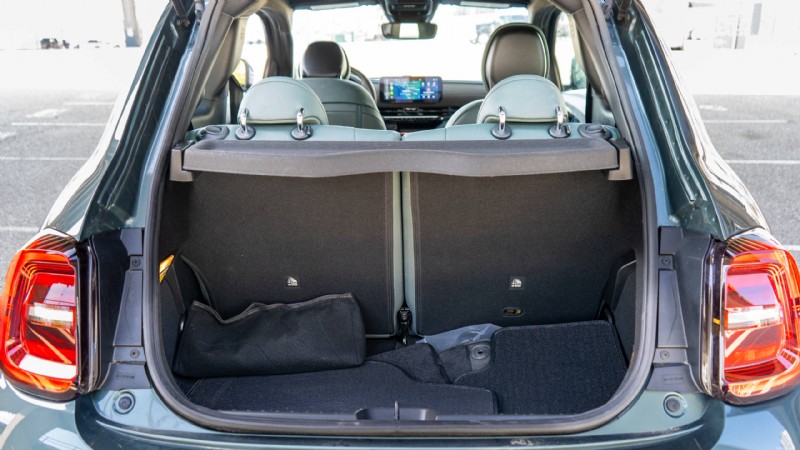 Review Fiat 500e Giorgio Armani 2025:waarom deze modieuze stads-EV opvalt 