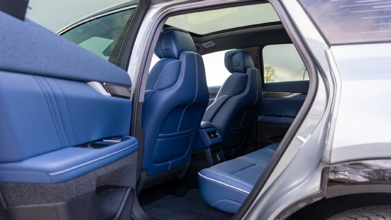 Kort testrapport Cadillac Optiq 2026:een luxe compacte elektrische auto die stijl, comfort en geavanceerde technologie biedt 