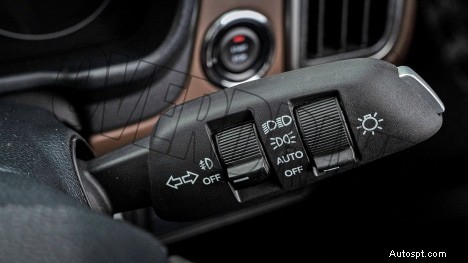 Mahindra Scorpio‑N 2022 Z8L benzine MT:6 versnellingen, 6 zitplaatsen interieur – volledige specificaties en hoogtepunten 