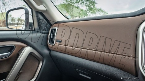 Mahindra Scorpio‑N 2022 Z8L benzine MT:6 versnellingen, 6 zitplaatsen interieur – volledige specificaties en hoogtepunten 