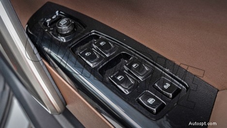 Mahindra Scorpio‑N 2022 Z8L benzine MT:6 versnellingen, 6 zitplaatsen interieur – volledige specificaties en hoogtepunten 