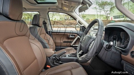 Mahindra Scorpio‑N 2022 Z8L benzine MT:6 versnellingen, 6 zitplaatsen interieur – volledige specificaties en hoogtepunten 