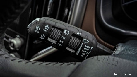 Mahindra Scorpio‑N 2022 Z8L benzine MT:6 versnellingen, 6 zitplaatsen interieur – volledige specificaties en hoogtepunten 
