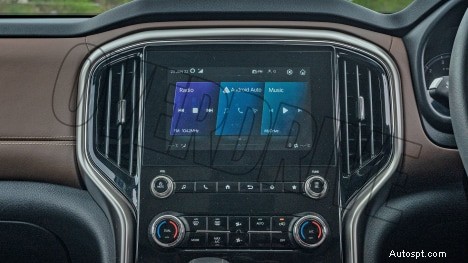 Mahindra Scorpio‑N 2022 Z8L benzine MT:6 versnellingen, 6 zitplaatsen interieur – volledige specificaties en hoogtepunten 