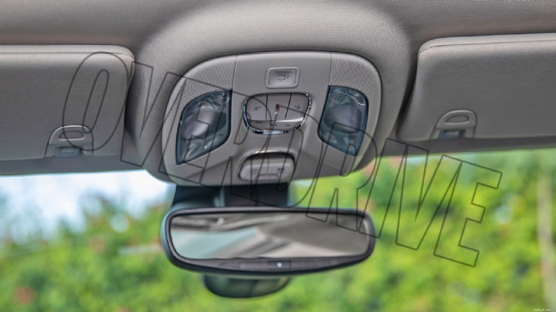 Binnenin de Jeep Meridian Limited 2022:luxe kenmerken en comfort 
