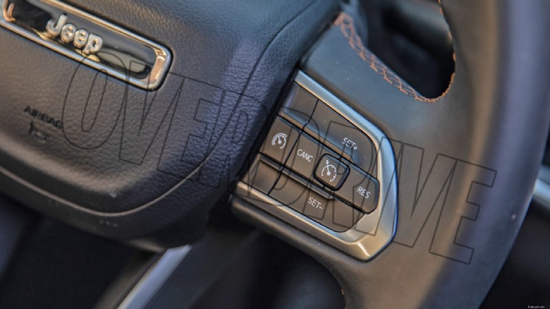 Binnenin de Jeep Meridian Limited 2022:luxe kenmerken en comfort 