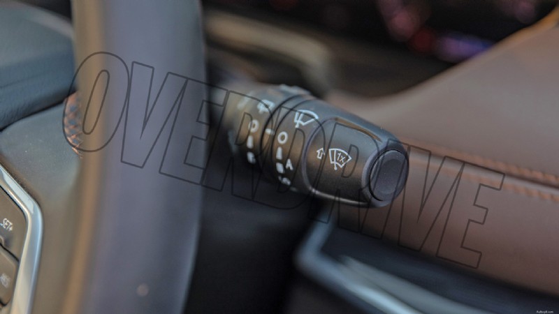 Binnenin de Jeep Meridian Limited 2022:luxe kenmerken en comfort 