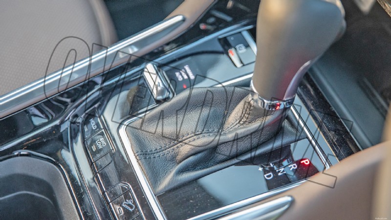 Binnenin de Jeep Meridian Limited 2022:luxe kenmerken en comfort 
