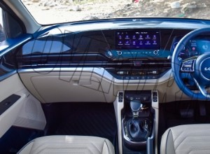 2022 Kia Carens Luxury Plus – 7 zitplaatsen, 1,5 liter motor, automatisch interieur met 6 versnellingen 