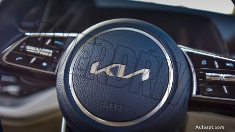 2022 Kia Carens Luxury Plus – 7 zitplaatsen, 1,5 liter motor, automatisch interieur met 6 versnellingen 