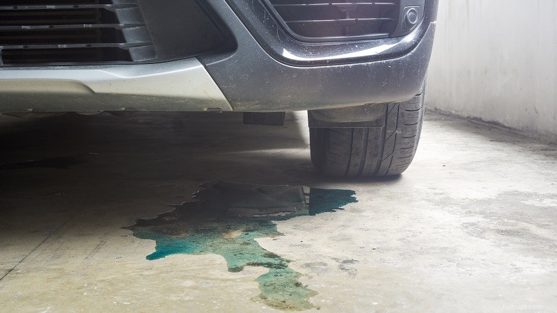 Top 5 oorzaken van lekkage van autokoelvloeistof en hoe u deze kunt verhelpen 