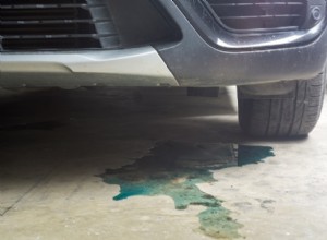 Top 5 oorzaken van lekkage van autokoelvloeistof en hoe u deze kunt verhelpen 