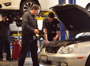 Rammelen van de motor uitgelegd:veelvoorkomende oorzaken en snelle oplossingen voor uw auto 