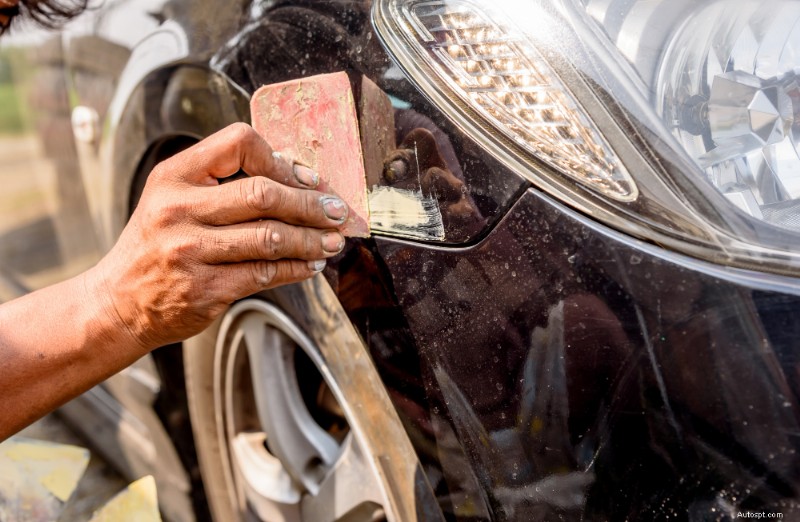 Hoe u verfchips op uw auto kunt repareren:eenvoudige doe-het-zelfoplossingen en professionele opties 