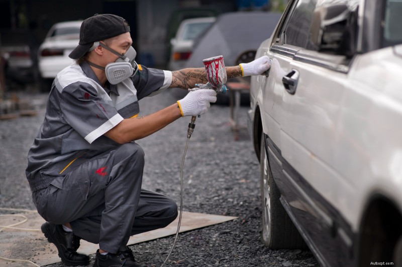 Hoe u verfchips op uw auto kunt repareren:eenvoudige doe-het-zelfoplossingen en professionele opties 