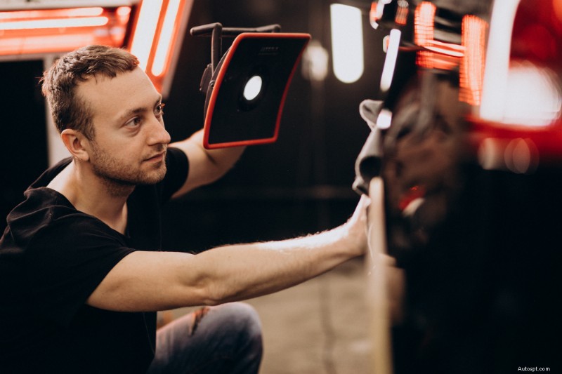 Verveloos uitdeuken:de deskundige oplossing voor snelle, kosteneffectieve autoreparaties 