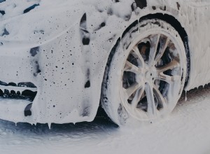 Sneeuwschuim versus autoshampoo:belangrijkste verschillen en hoe u de juiste kiest 