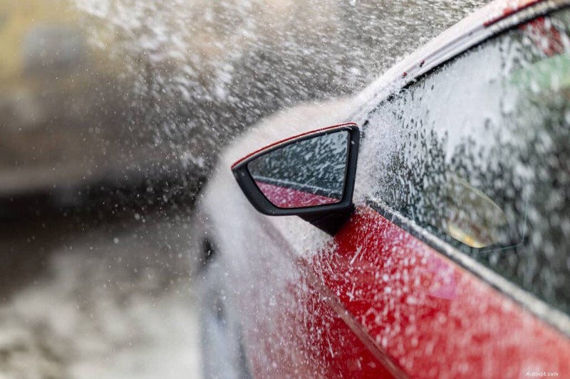 Sneeuwschuim uitgelegd:maak uw auto veilig schoon met wetenschap 
