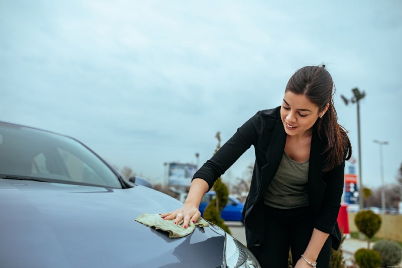 Gids van experts:hoe u auto-insignes en emblemen kunt reinigen voor een onberispelijke afwerking 