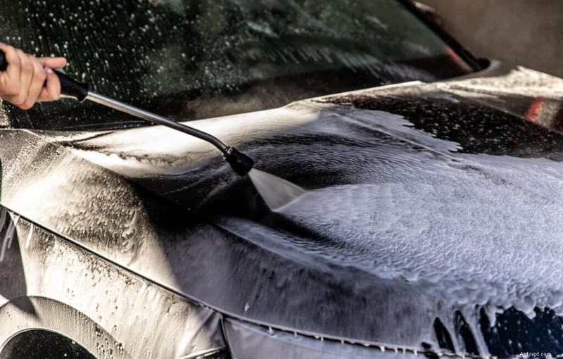 Gids van experts:hoe u auto-insignes en emblemen kunt reinigen voor een onberispelijke afwerking 