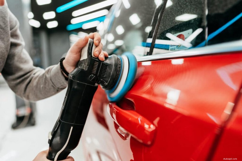 Autoservice versus detaillering:welke service houdt uw voertuig onberispelijk? 