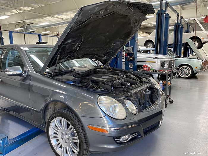 Hoe veilig om te gaan met een oververhitting van een Mercedes-motor 