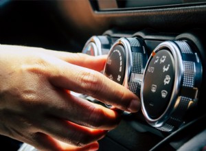 10 deskundige tips voor het onderhoud van uw auto in de zomer om uw voertuig soepel te laten rijden 