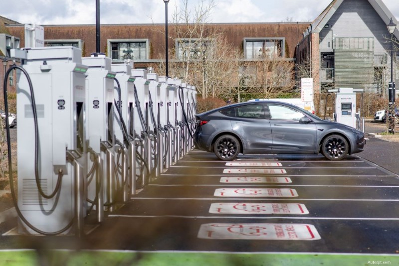 Hoe u kunt betalen voor openbaar EV-opladen in Groot-Brittannië:eenvoudig, veilig en betaalbaar 