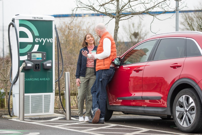 Opladen onderweg:snelle, betrouwbare stroom voor lange reizen in Groot-Brittannië 