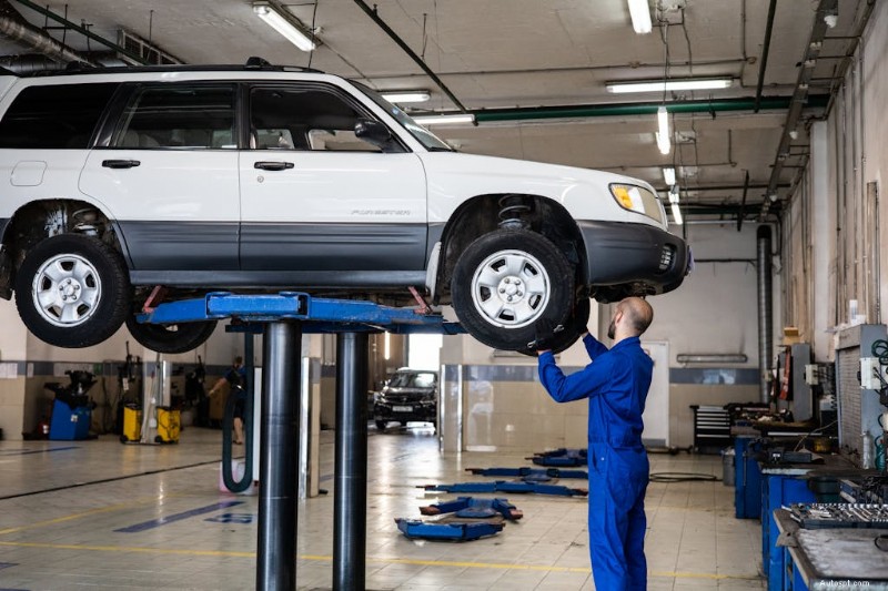 10 kritieke autowaarschuwingssignalen die onmiddellijke reparatie vereisen 