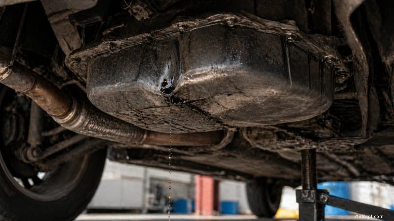 Auto-olielekken uitgelegd:oorzaken, symptomen, reparaties en kostenramingen - Rx-monteur 