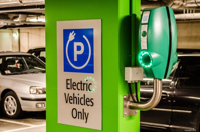 De ultieme Britse gids voor elektrische auto s en openbare oplaadnetwerken 