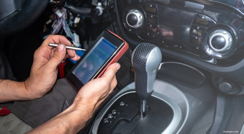Rode vlaggen wanneer de AC-drukschakelaar van uw auto defect raakt - Problemen met hoge of lage druk 