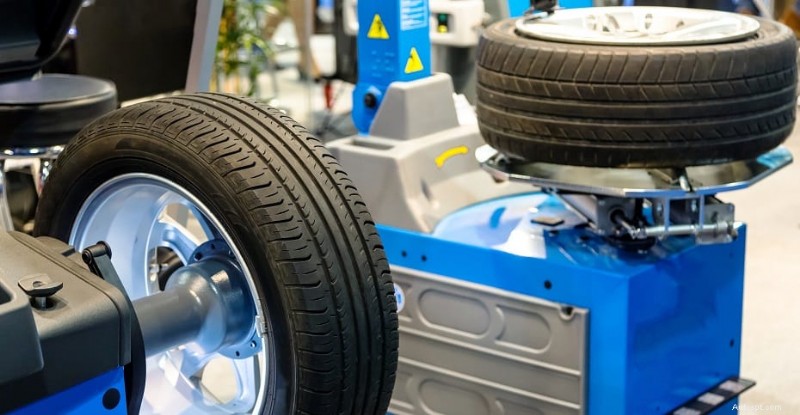 Belangrijkste tekenen dat de banden van uw auto uit balans zijn (en waarom dit ertoe doet) 
