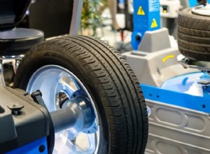 Belangrijkste tekenen dat de banden van uw auto uit balans zijn (en waarom dit ertoe doet) 
