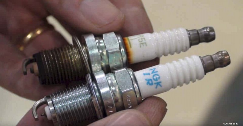 P0302 Misfire-code uitgelegd:symptomen, oorzaken, oplossingen en reparatiekosten 