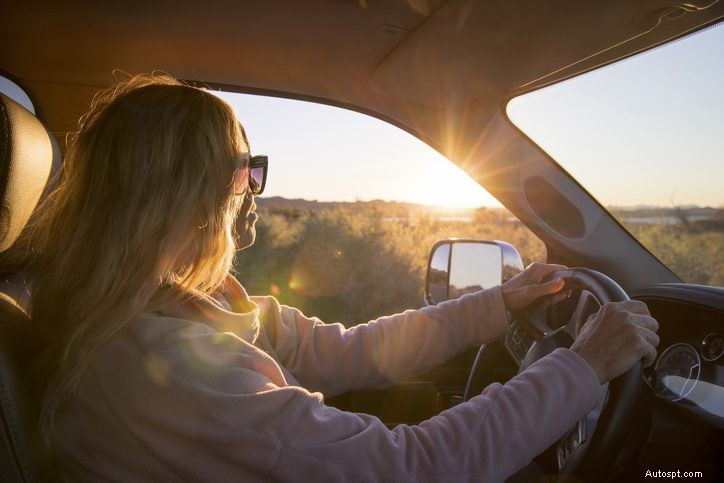 Zonveilig rijden:bescherm uw voertuig en gezondheid op zonnige wegen 