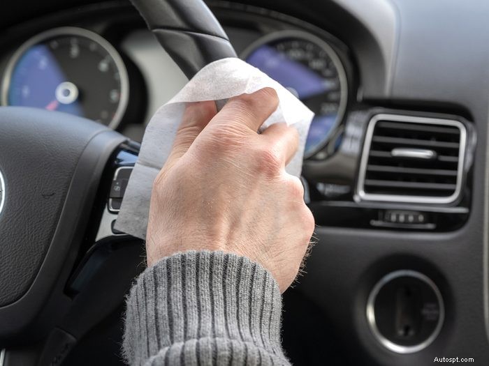 Waarom uw stuur de smerigste plek in uw auto is 